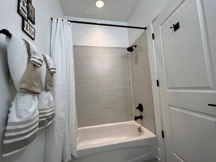 Cozy, High Rise, Large Studio Facing Downtown . Apartment บัลติมอร์ ภายนอก รูปภาพ